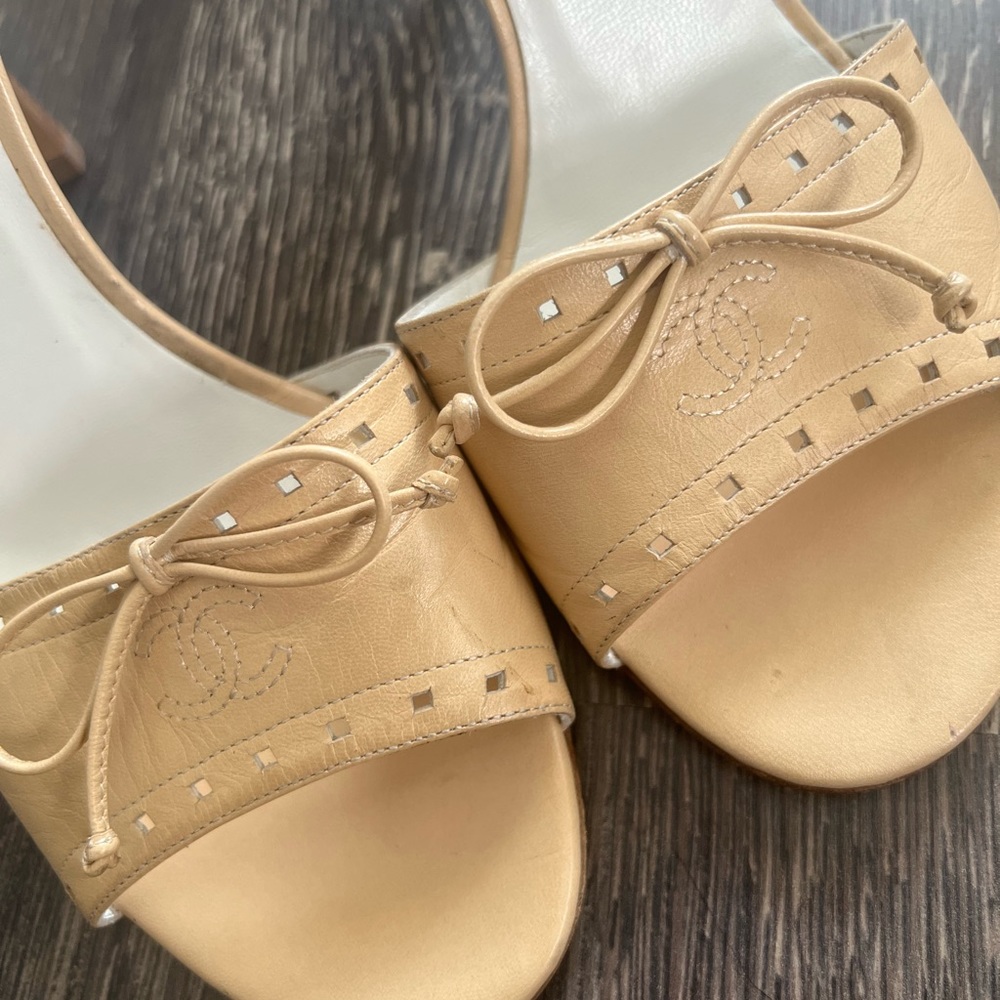 Chanel beige S/S 2005 interlocking cc logo sandal heels - Picture 5 of 9